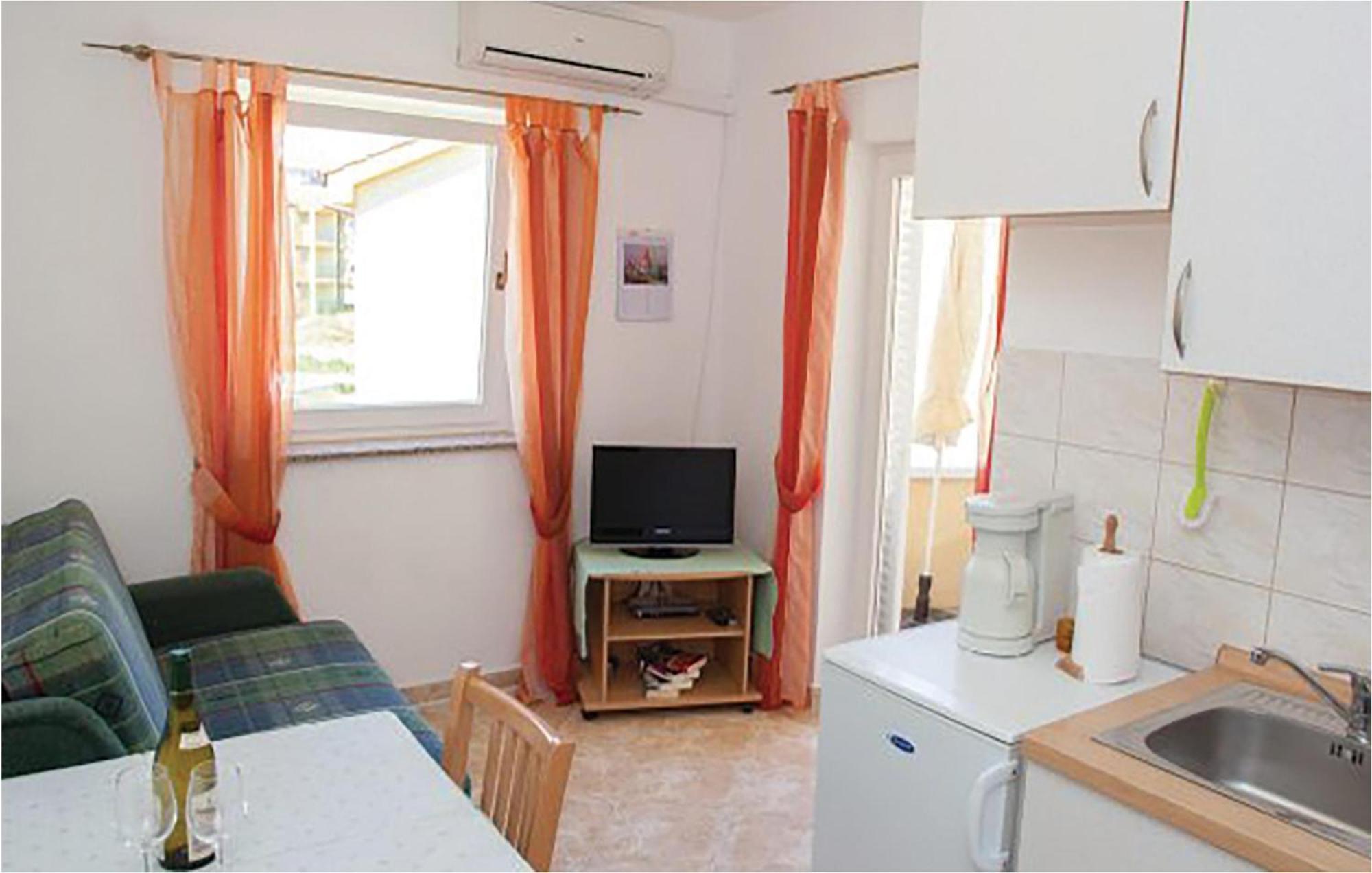 1 Bedroom Beautiful Apartment In Malinska Dış mekan fotoğraf