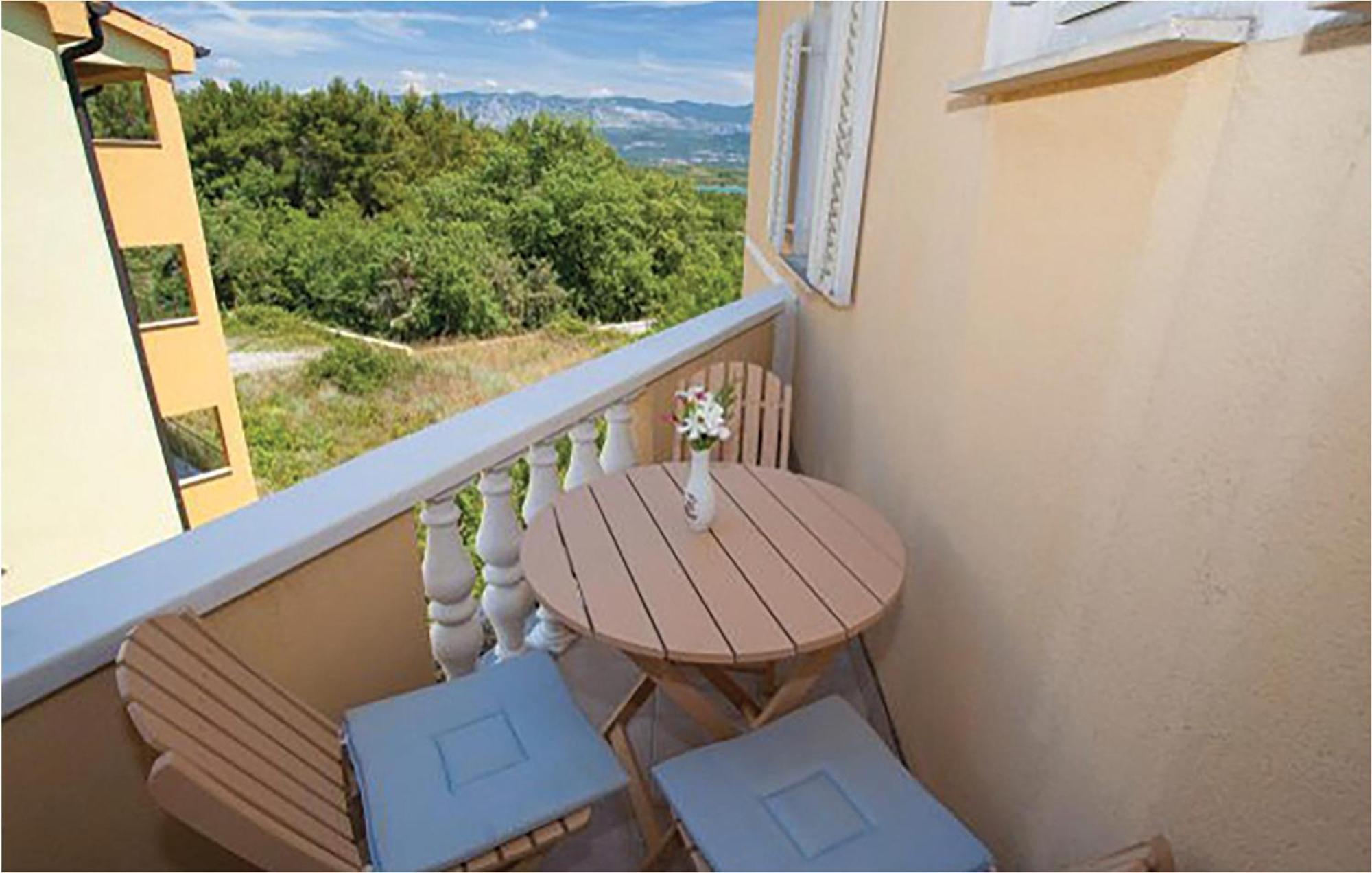 1 Bedroom Beautiful Apartment In Malinska Dış mekan fotoğraf