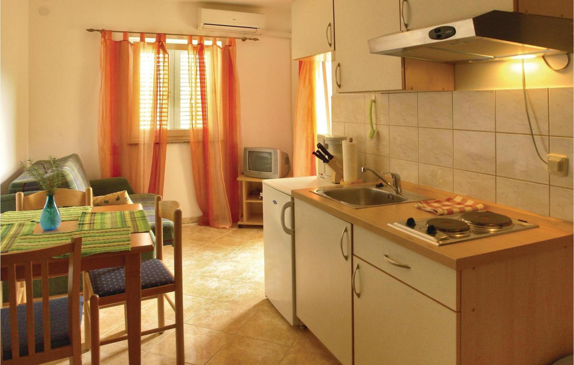 1 Bedroom Beautiful Apartment In Malinska Dış mekan fotoğraf