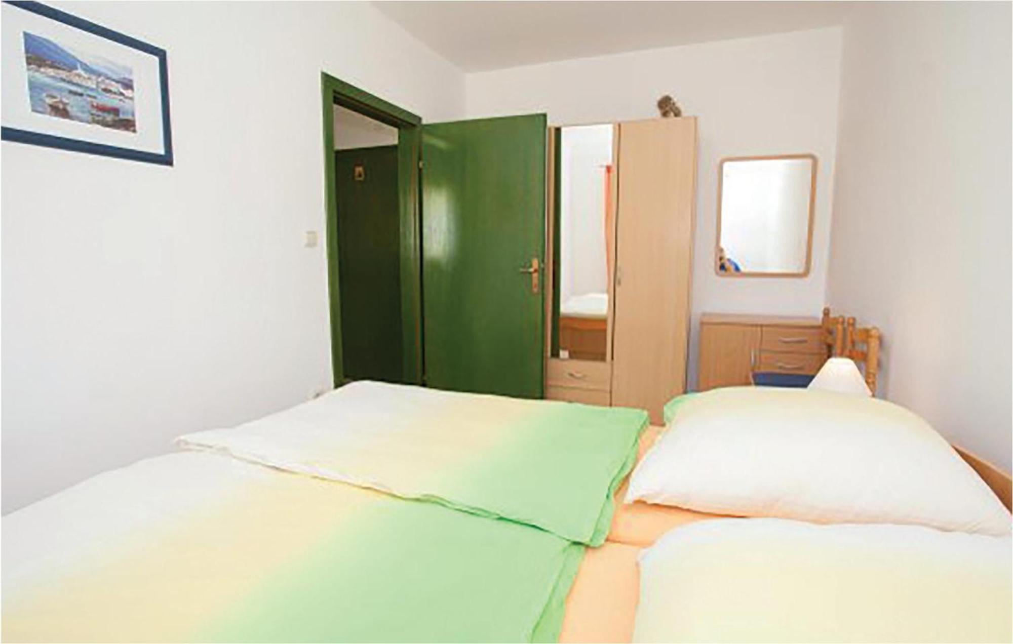 1 Bedroom Beautiful Apartment In Malinska Dış mekan fotoğraf