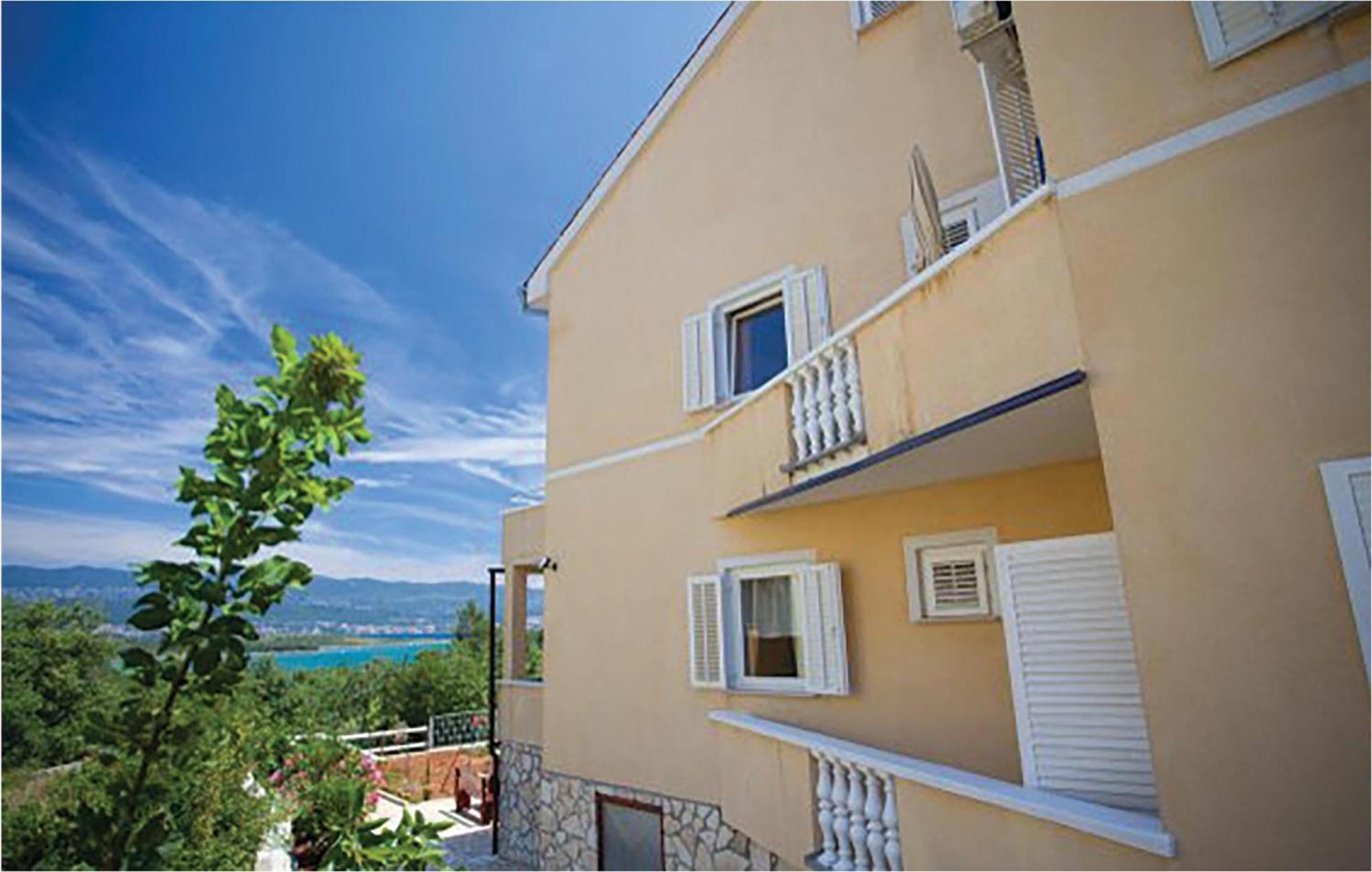 1 Bedroom Beautiful Apartment In Malinska Dış mekan fotoğraf
