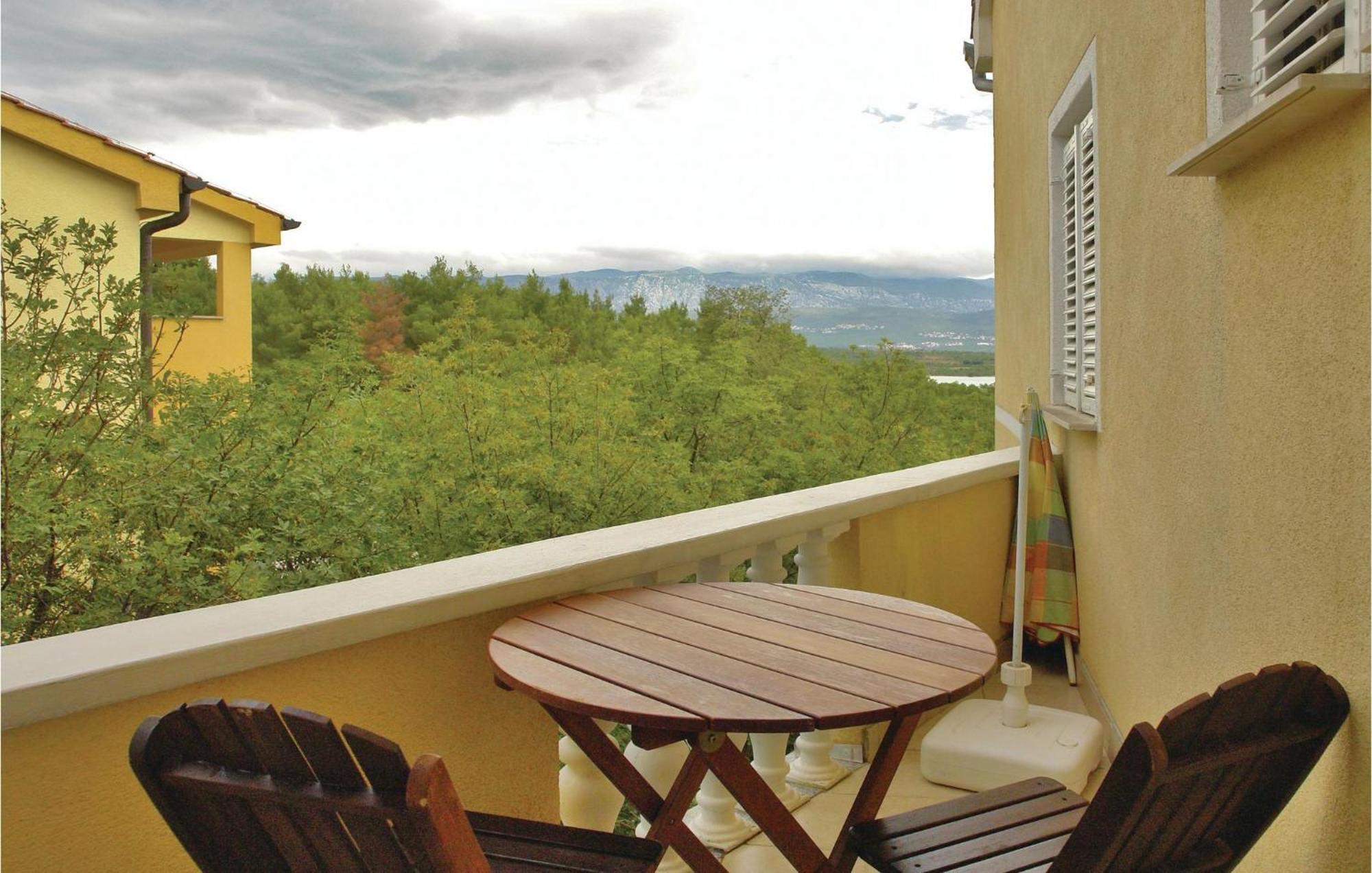 1 Bedroom Beautiful Apartment In Malinska Dış mekan fotoğraf