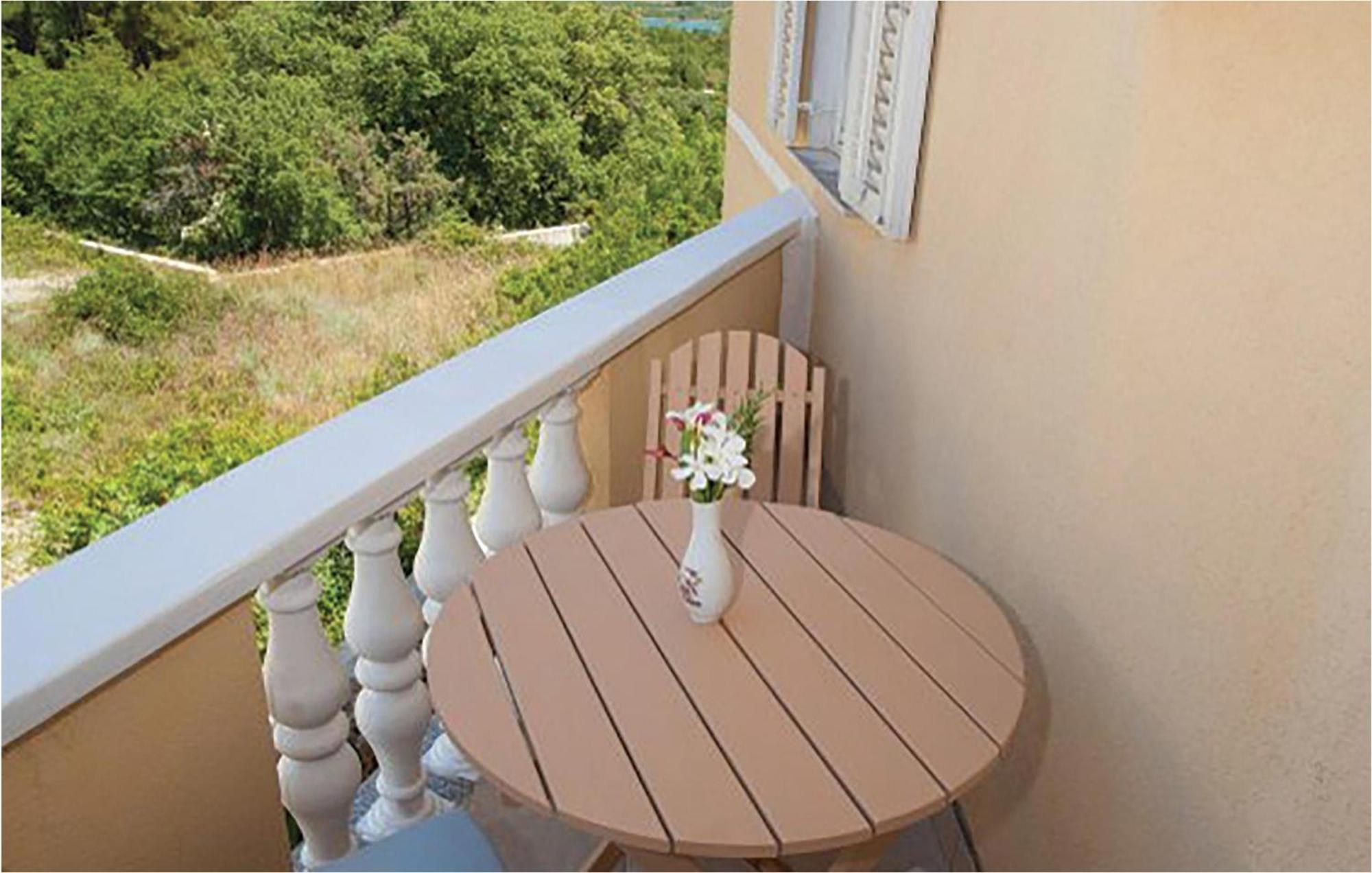 1 Bedroom Beautiful Apartment In Malinska Dış mekan fotoğraf