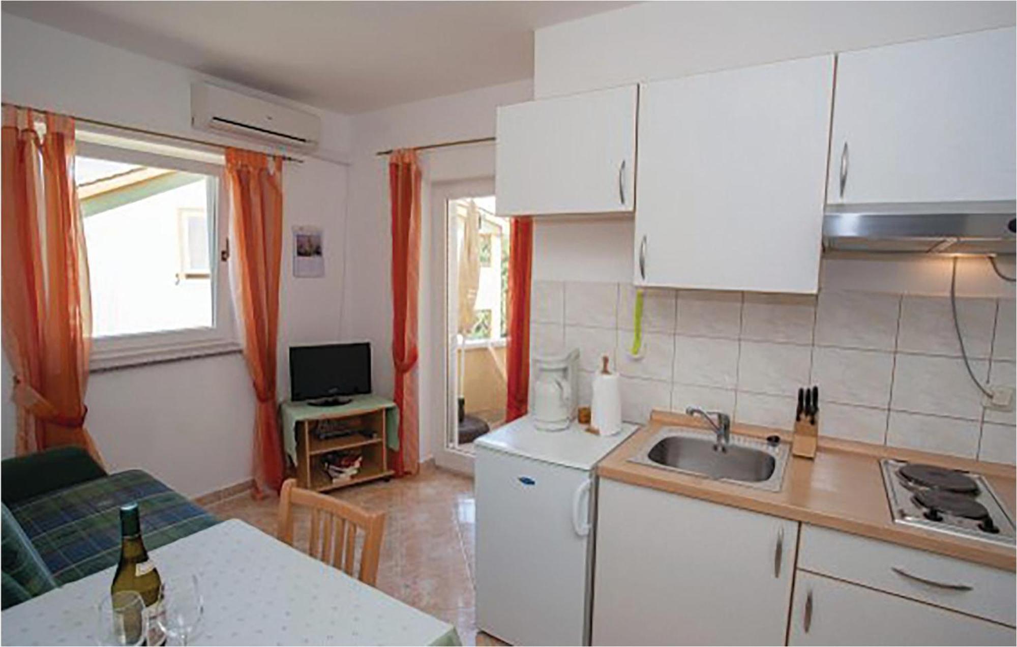 1 Bedroom Beautiful Apartment In Malinska Dış mekan fotoğraf